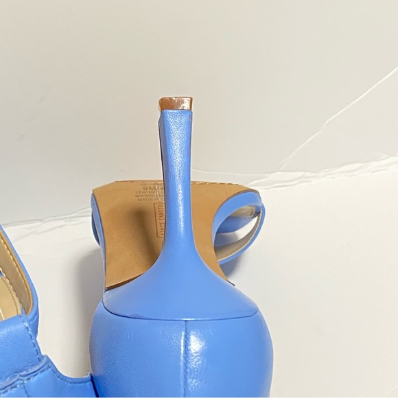 VINCE CAMUTO SANDALS - Picture 11 of 11